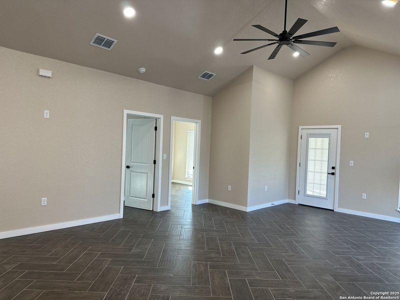Spacious, unfurnished interior of a new home in , San Antonio (Image 13).