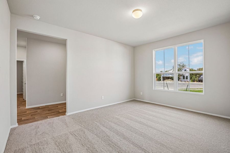 Spacious, unfurnished interior of a new home in Cloverleaf, Austin (Image 20).
