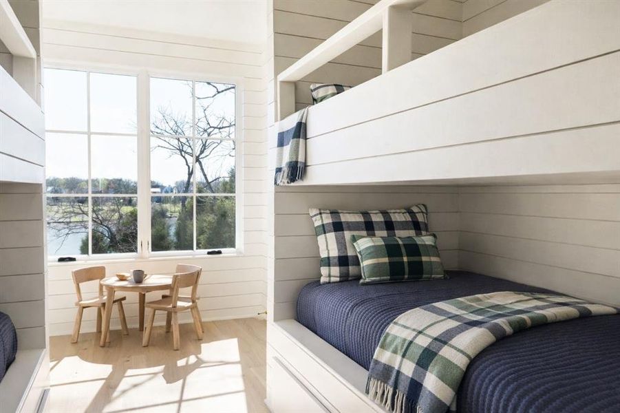 Exterior details and patio area of a home in , Malakoff (Image 24).