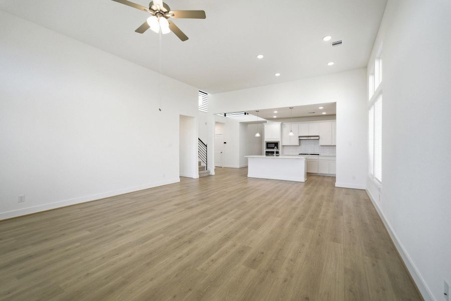 Spacious, unfurnished interior of a new home in Sunterra Lakes, Brookshire (Image 24).