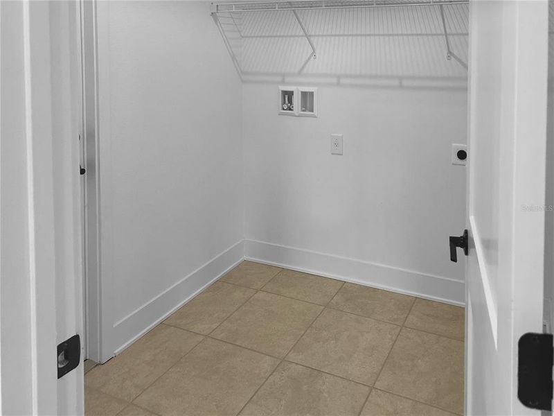 Spacious, unfurnished interior of a new home in Arbor Park, Leesburg (Image 9).