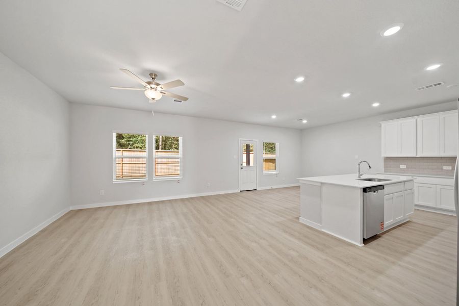 Spacious, unfurnished interior of a new home in Lakes at Black Oak, Magnolia (Image 18).