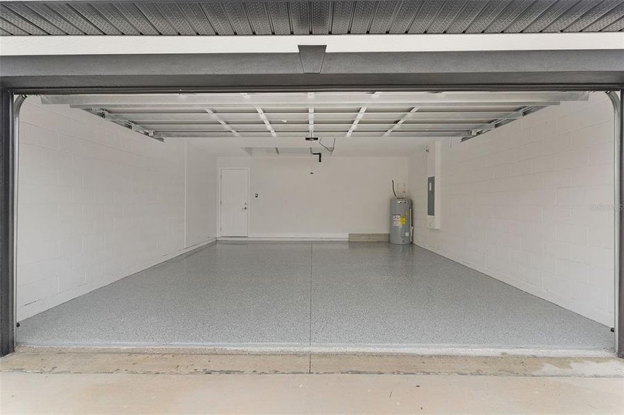 Spacious, unfurnished interior of a new home in , Ocklawaha (Image 14).