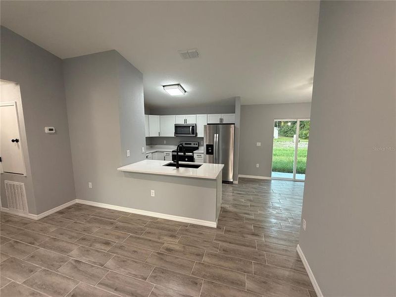 Spacious, unfurnished interior of a new home in , Ocala (Image 11).