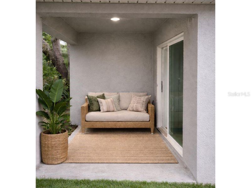 Exterior details and patio area of a home in , Haines City (Image 3).