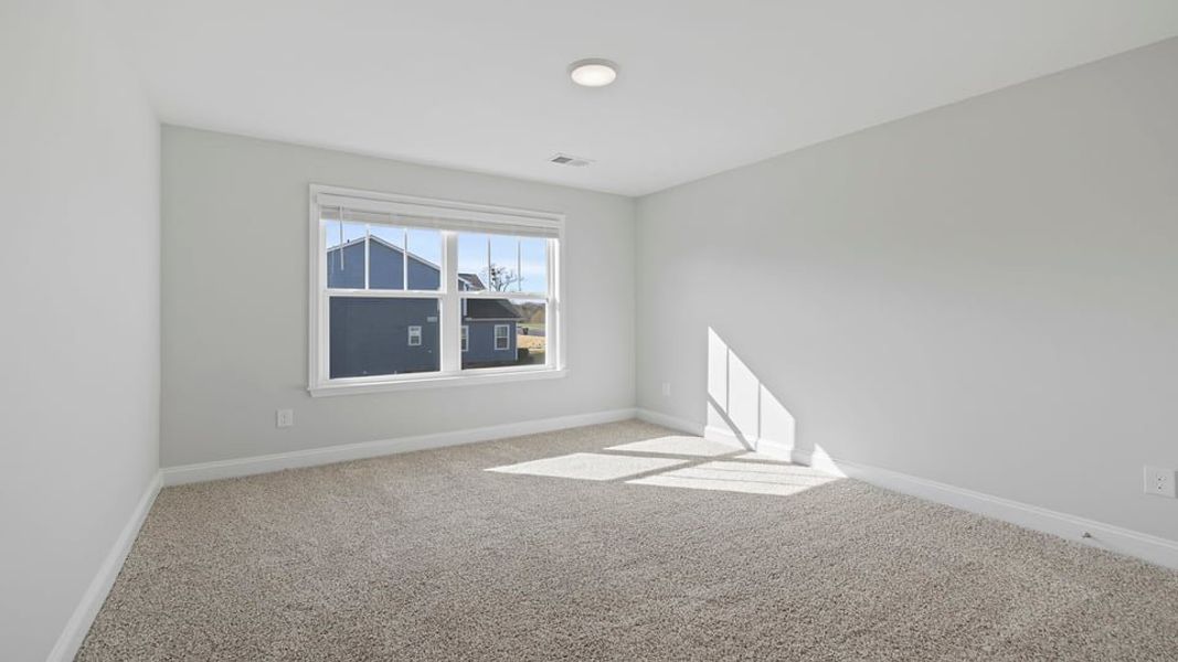 Spacious, unfurnished interior of a new home in Sunset Summits, Spartanburg (Image 26).