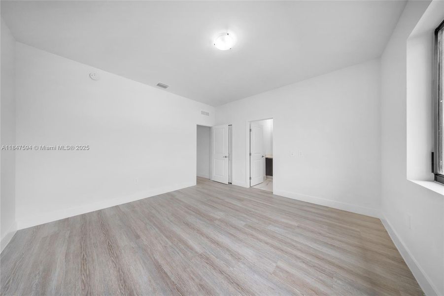 Spacious, unfurnished interior of a new home in , Homestead (Image 10).