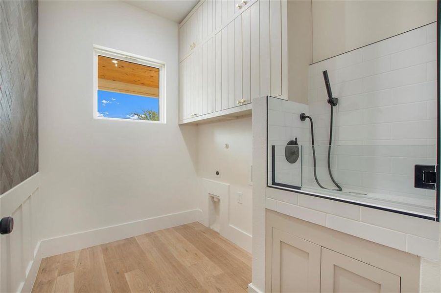 Furnished interior view inside a new home in , Richardson (Image 15).