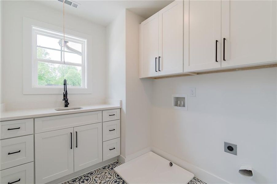 Furnished interior view inside a new home in , Gainesville (Image 14).
