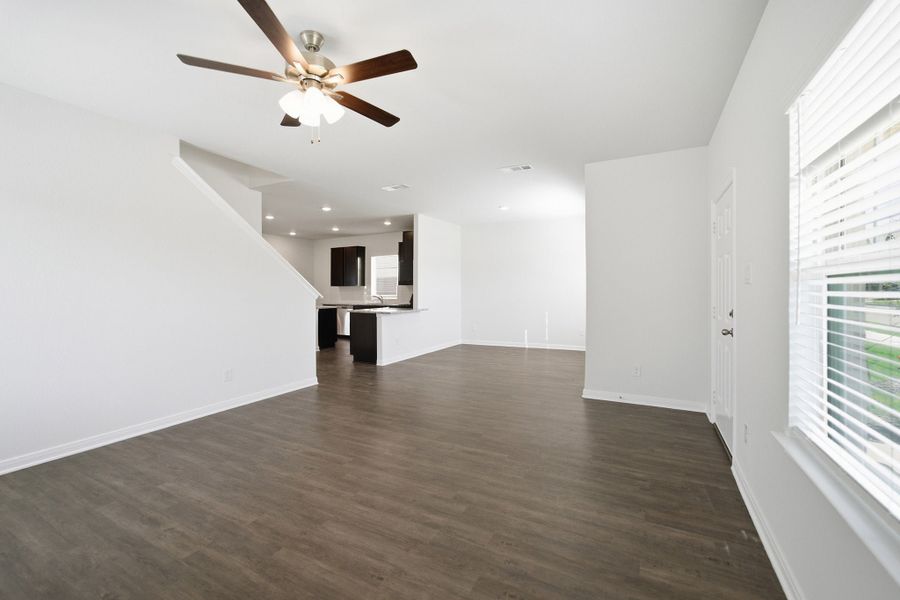 Spacious, unfurnished interior of a new home in La Terra, Celina (Image 49).