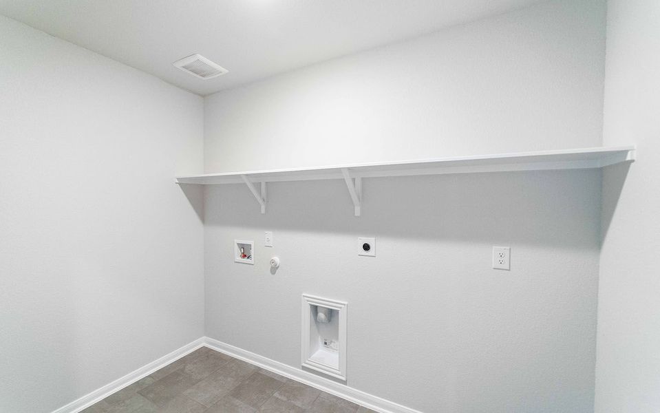 Spacious, unfurnished interior of a new home in Hunters Glen, Jarrell (Image 19).