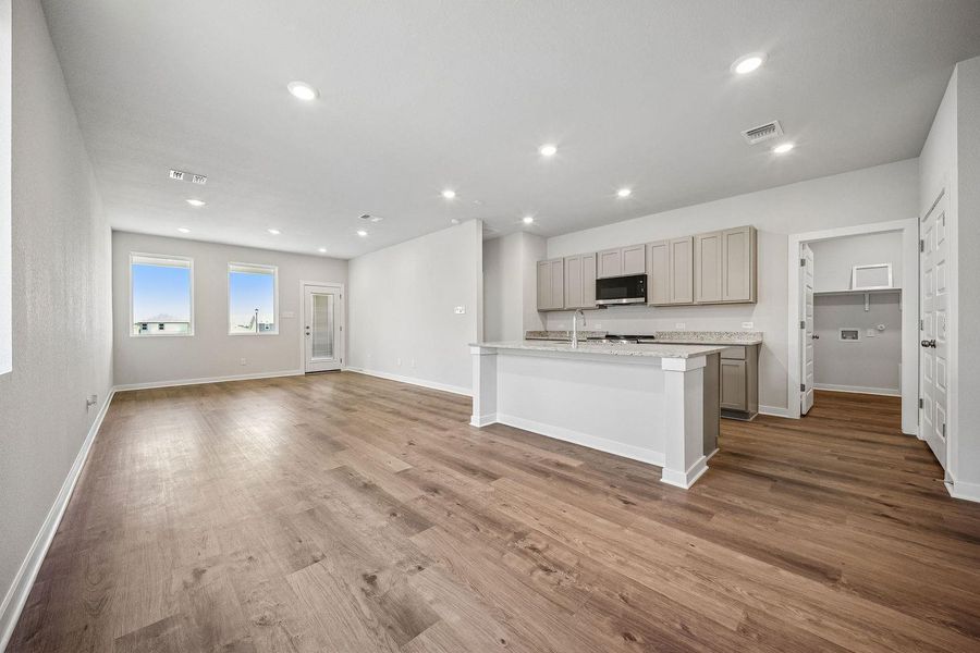 Spacious, unfurnished interior of a new home in Eastwood at Sonterra, Jarrell (Image 13).