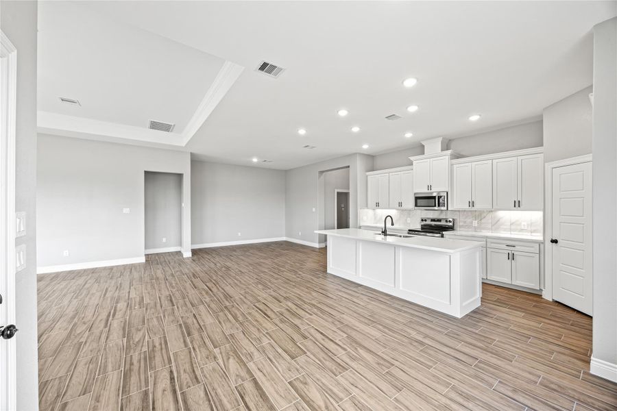 Spacious, unfurnished interior of a new home in , Prairie View (Image 11).