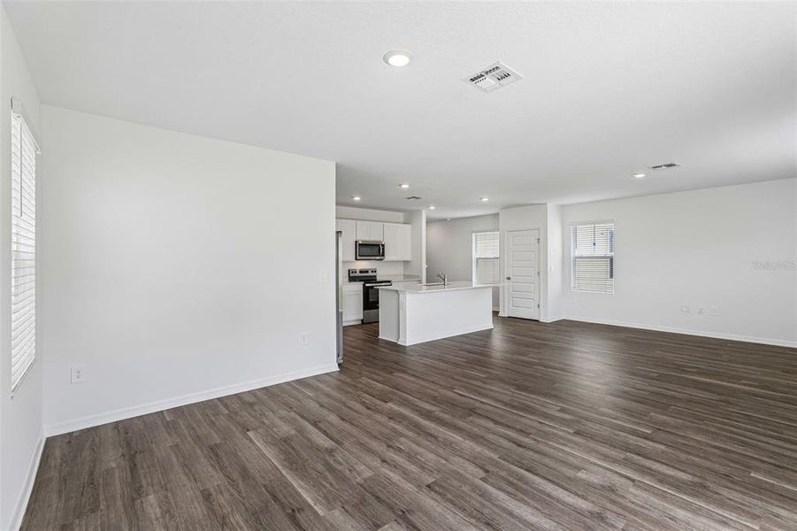 Spacious, unfurnished interior of a new home in Avalon Park Tavares, Tavares (Image 25).