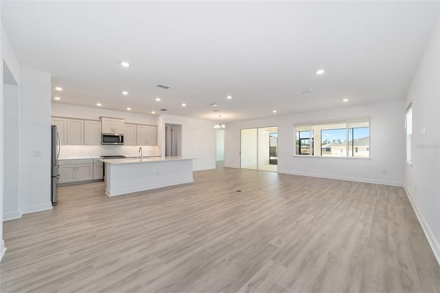 Spacious, unfurnished interior of a new home in , Ocala (Image 31).