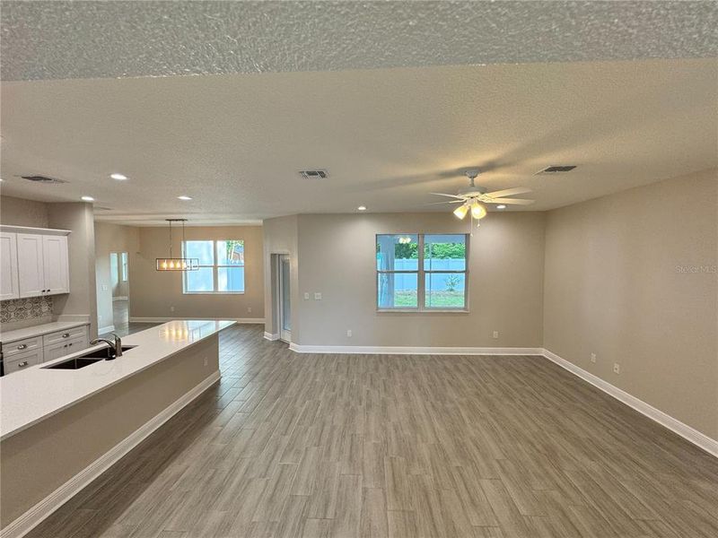 Spacious, unfurnished interior of a new home in , Dade City (Image 33).