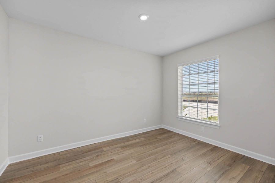 Spacious, unfurnished interior of a new home in Lago Mar, Texas City (Image 12).