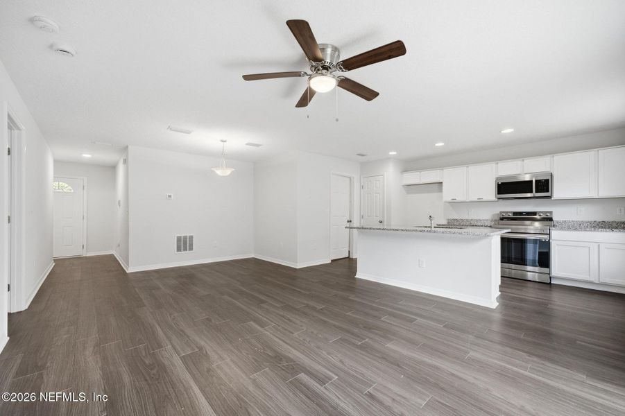 Spacious, unfurnished interior of a new home in , Jacksonville (Image 21).