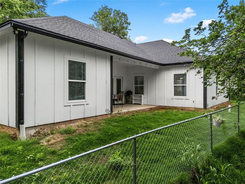 Exterior details and patio area of a home in , Woodway (Image 3).