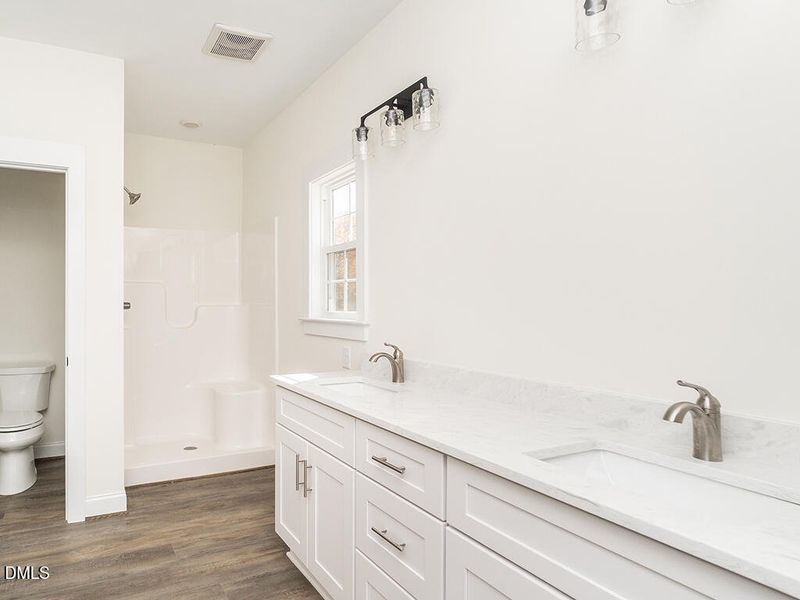 18 1191_PerkinsonRd PrimaryBath2_MLS 18 1191_PerkinsonRd PrimaryBath2_MLS