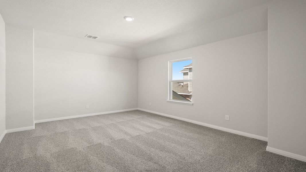 Spacious, unfurnished interior of a new home in Hunters Ranch, San Antonio (Image 14).