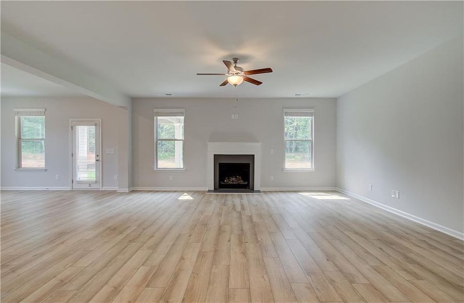 Spacious, unfurnished interior of a new home in Riverbend Overlook, Fayetteville (Image 20).