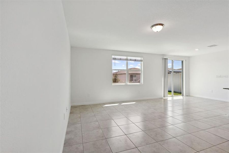 Spacious, unfurnished interior of a new home in Deer Run at Crosswinds, Davenport (Image 23).