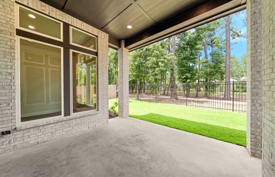 **Representative photo** **Representative photo**