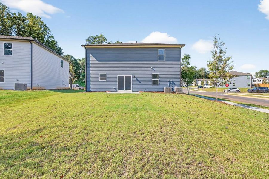 Exterior details and patio area of a home in Buice Lake, Acworth (Image 3).