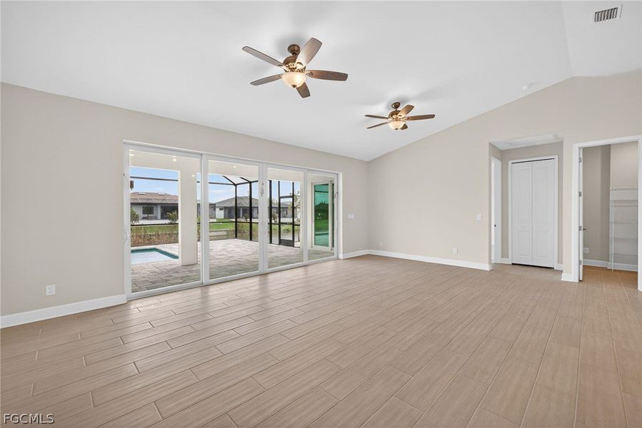 Spacious, unfurnished interior of a new home in Cape Coral, Cape Coral (Image 21).