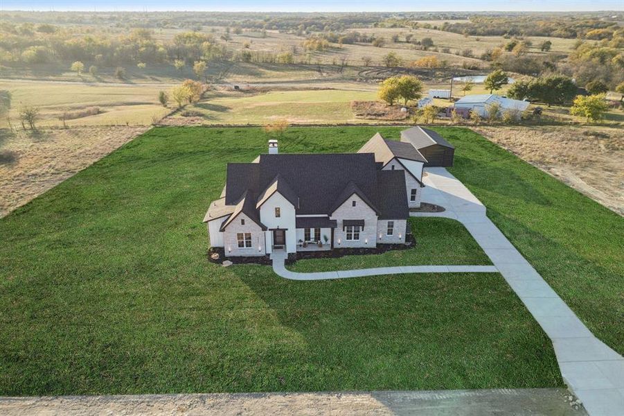 Moder Farmhouse Oasis Located In Sought After Wildflower Ranch in Justin