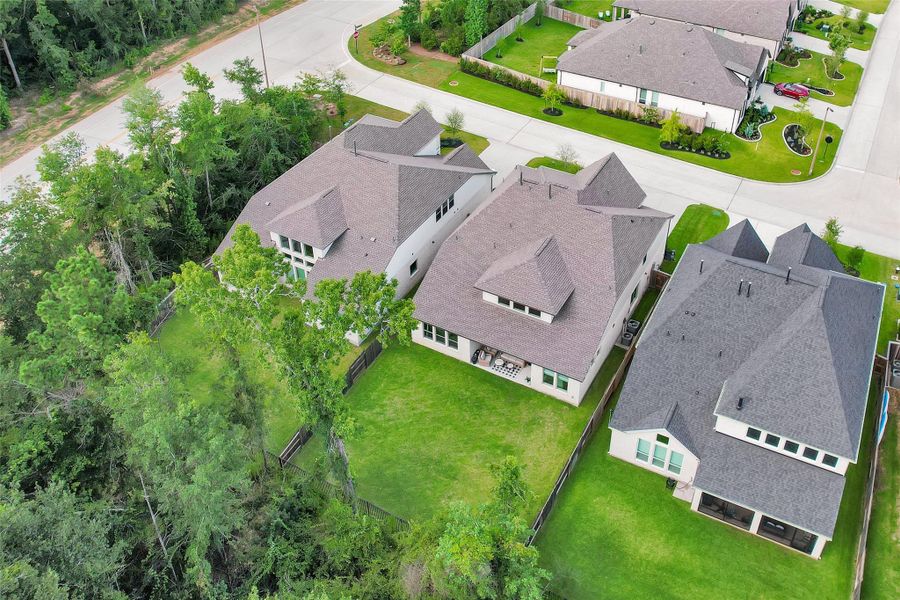 Private backyard is perfect for a pool! Private backyard is perfect for a pool!