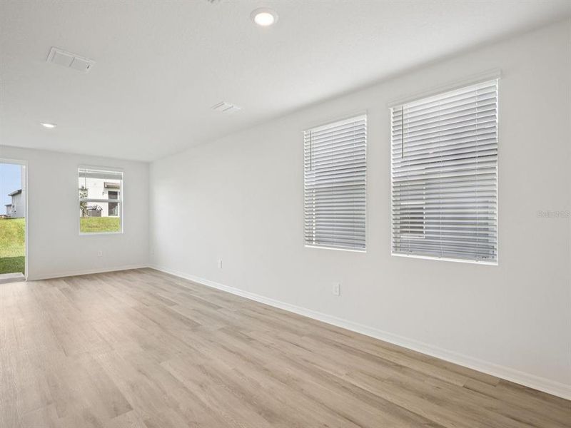 Spacious, unfurnished interior of a new home in Oakfield Trails - Premier Series, Parrish (Image 18).