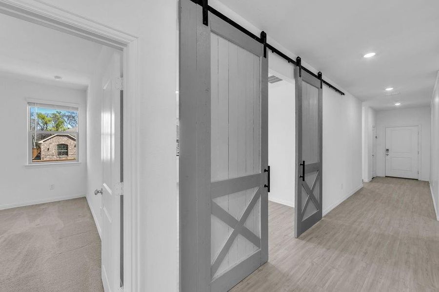 Spacious, unfurnished interior of a new home in Hurricane Creek, Anna (Image 22).