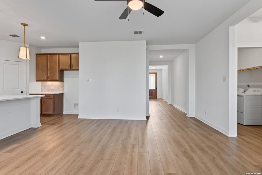 Spacious, unfurnished interior of a new home in Nopal Valley, San Antonio (Image 18).