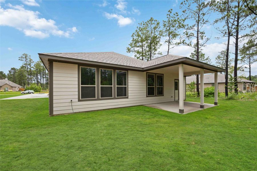 Front exterior of a new home in Deer Pines, Conroe, TX, highlighting curb appeal (Image 20).