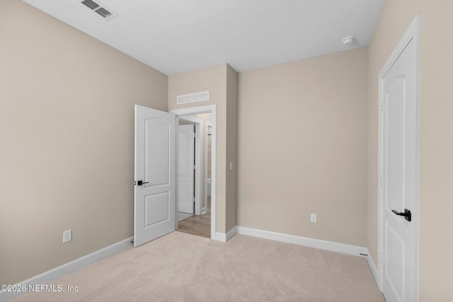 Spacious, unfurnished interior of a new home in Jennings Farm, Middleburg (Image 14).