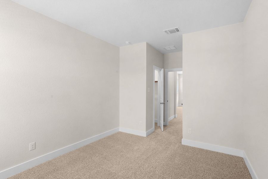 Spacious, unfurnished interior of a new home in Santa Rita Ranch, Liberty Hill (Image 22).