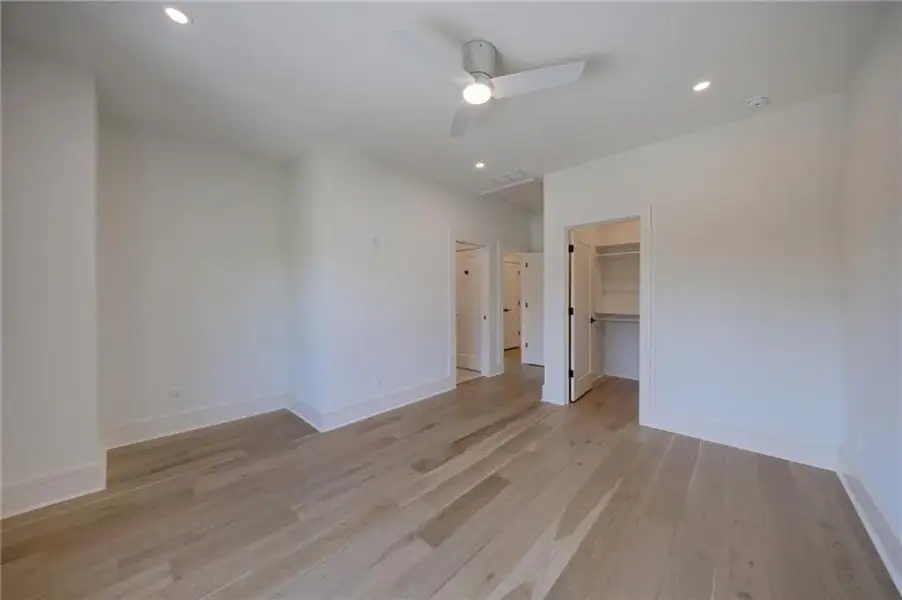 Spacious, unfurnished interior of a new home in , Sandy Springs (Image 71).