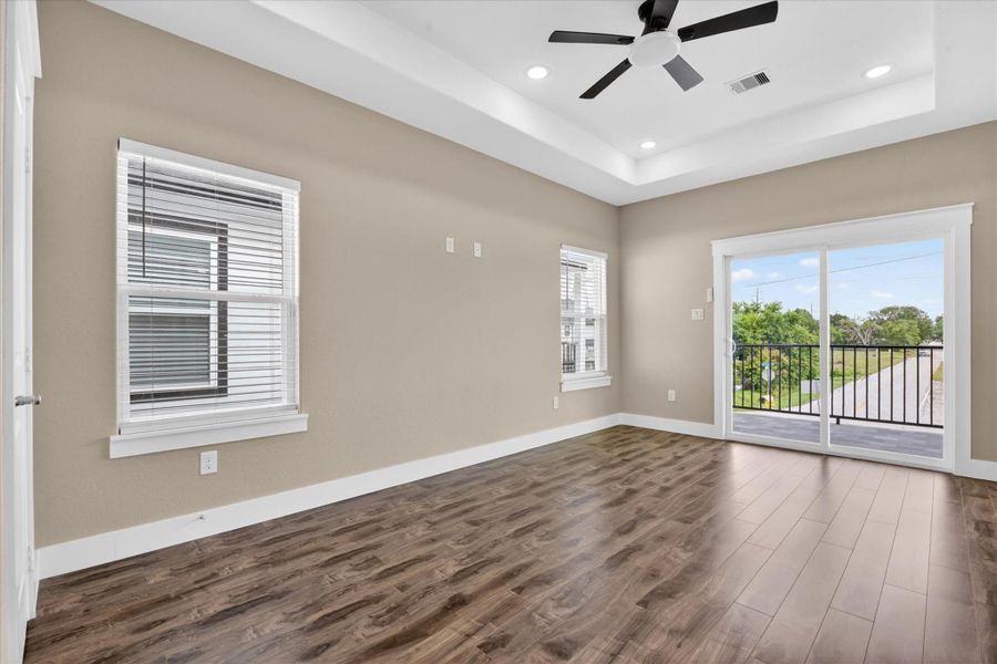 Spacious, unfurnished interior of a new home in , Houston (Image 18).
