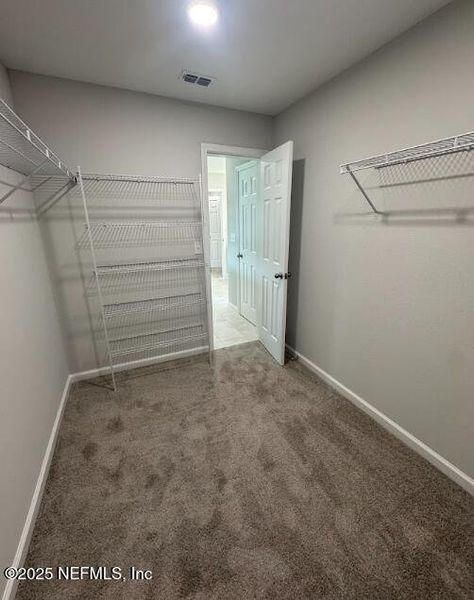 Spacious, unfurnished interior of a new home in , Jacksonville (Image 18).