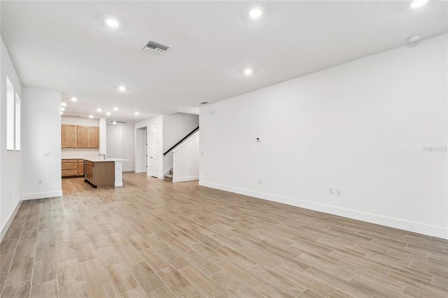 Spacious, unfurnished interior of a new home in Chapel Crossings, Wesley Chapel (Image 21).