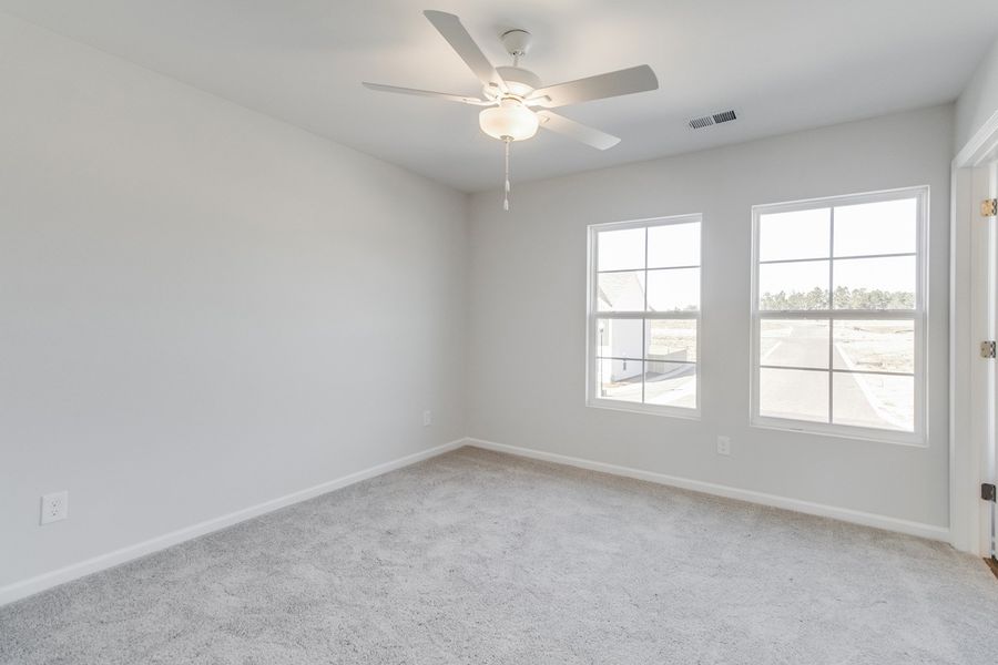 Spacious, unfurnished interior of a new home in Astoria, Columbia (Image 21).