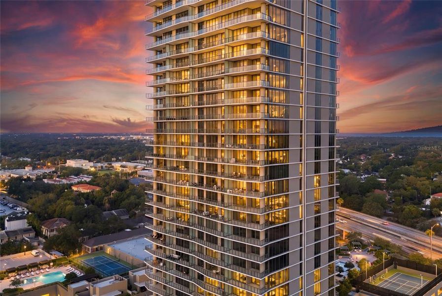 Condo located in Tampa, FL showcasing its design and architecture (Image 5).