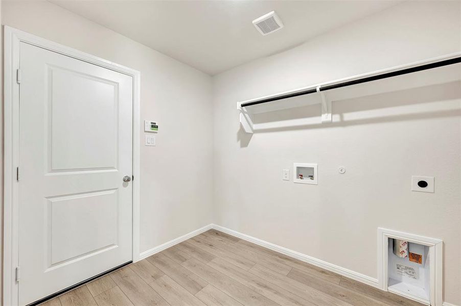 Spacious, unfurnished interior of a new home in Meadow Park, Ponder (Image 33). Spacious, unfurnished interior of a new home in Meadow Park, Ponder (Image 33).