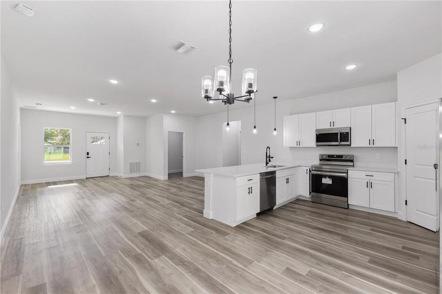Spacious, unfurnished interior of a new home in , Ocala (Image 18).