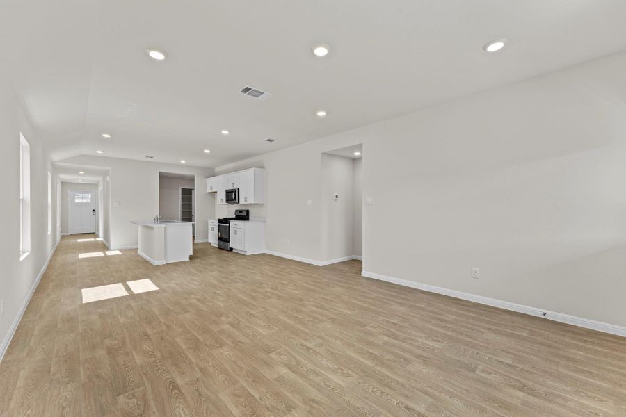 Spacious, unfurnished interior of a new home in Whisper South, San Marcos (Image 22). Spacious, unfurnished interior of a new home in Whisper South, San Marcos (Image 22).