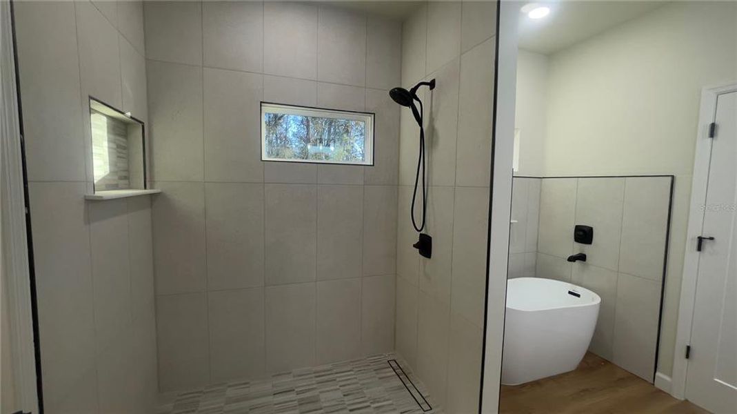 Furnished interior view inside a new home in , Chiefland (Image 18).