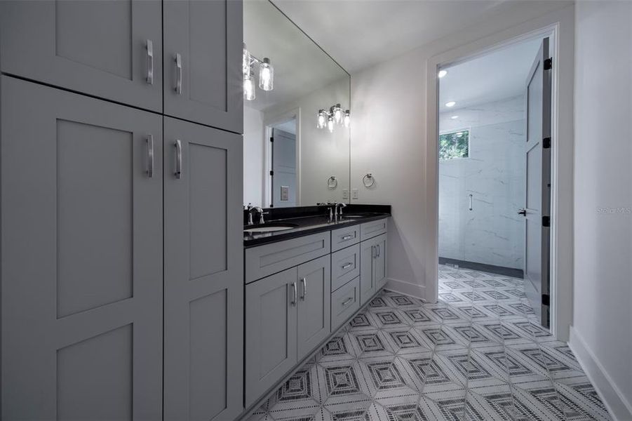 Furnished interior view inside a new home in , Orlando (Image 17).