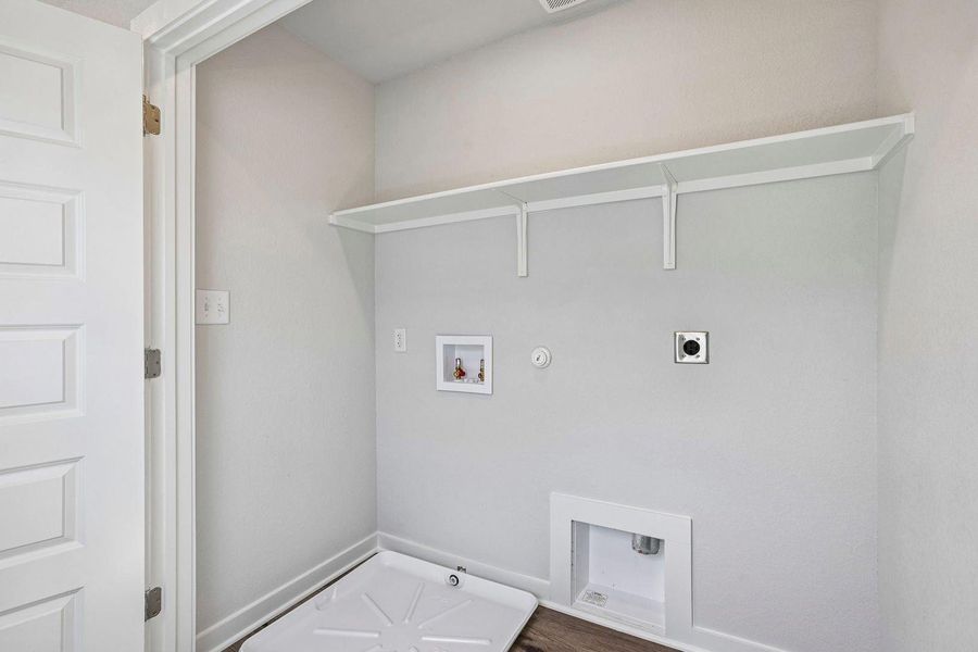 Spacious, unfurnished interior of a new home in Avery Centre, Round Rock (Image 31).